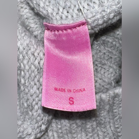 💗VS PINK VINTAGE 2008 CARDIGAN BUTTON UP SWEATER💗 - Picture 7 of 11